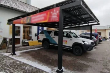 Ecosolarcarport Luxo Solarcarport für zwei Autos bei Schneefall in Österreich – Stabil und langlebig