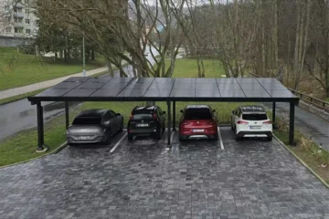 Ecosolarcarport Luxo Reihenanlage für 4 Stellplätze in Tschechien – Erweitertes Doppelcarport
