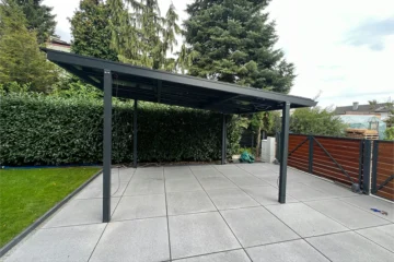 Ecosolarcarport Nova Doppel-Solarcarport für Privathäuser in Polen – Modernes Design